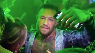Otra vez McGregor: la violenta y descontrolada reacción del luchador en un boliche