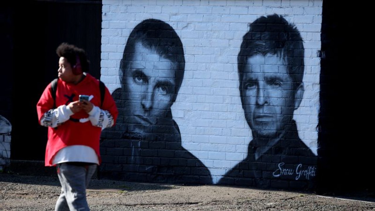 Sotheby's subastará retrato de hermanos Gallagher antes de conciertos de reunión de Oasis
