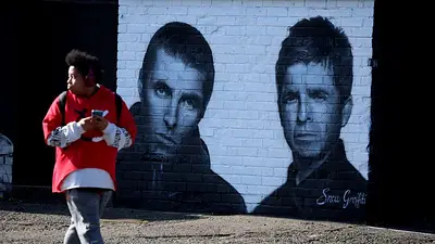 Sotheby's subastará retrato de hermanos Gallagher antes de conciertos de reunión de Oasis Sotheby's subastará retrato de hermanos Gallagher antes de conciertos de reunión de Oasis