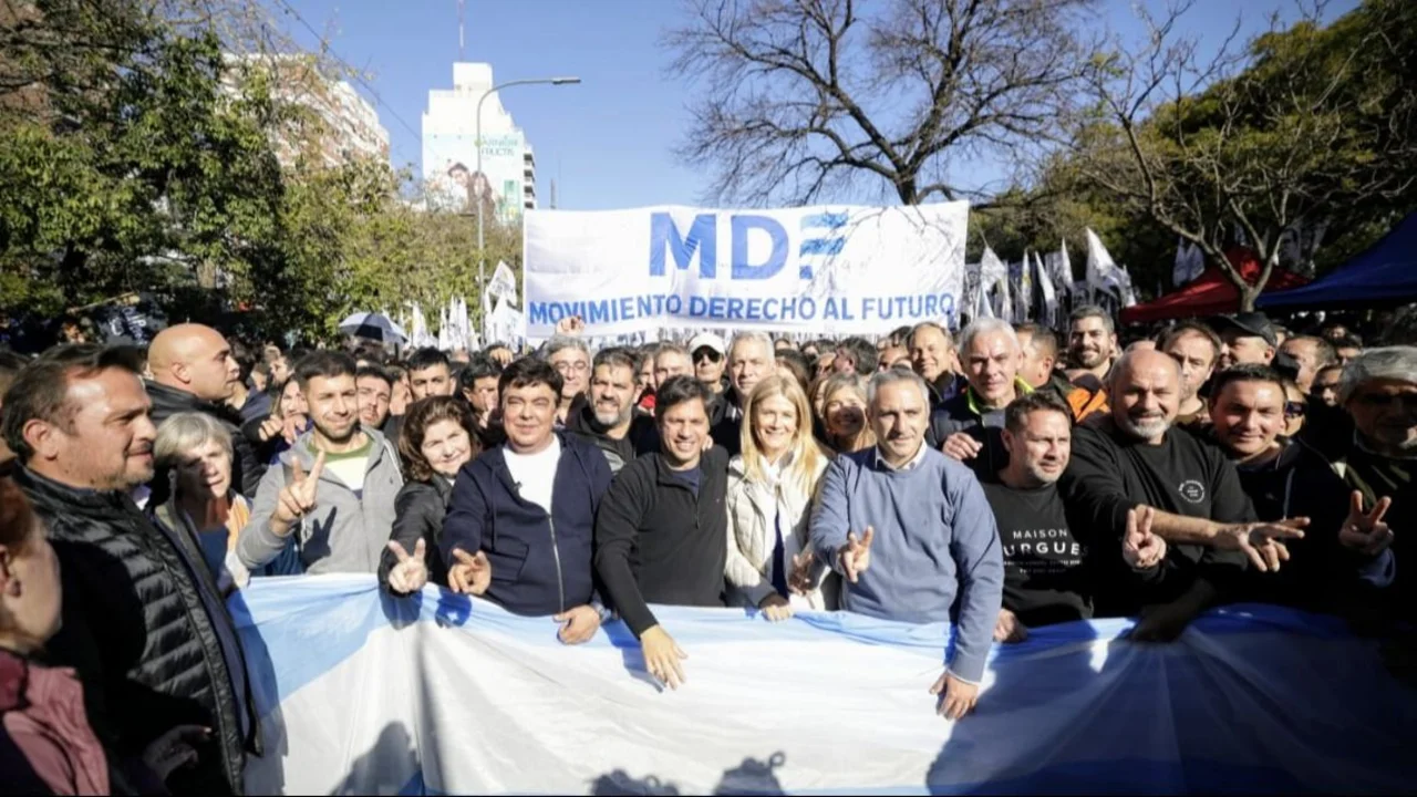 Kicillof, desde la Plaza de Mayo en la marcha por Cristina: "Denunciamos la violencia de la persecución"