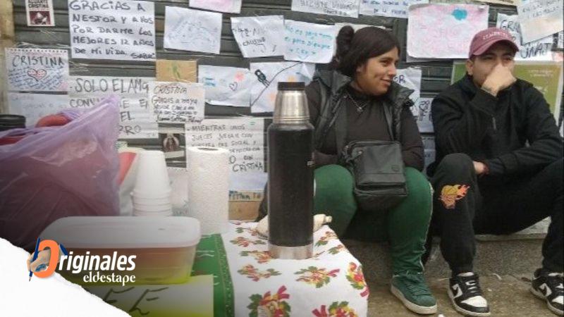 Condena a Cristina: el vecino con identidad reservada que registra la explosión popular del balcón