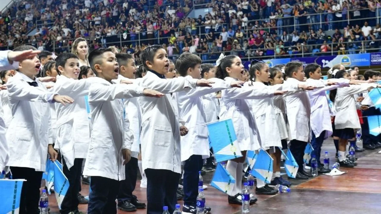 Día de la Bandera en Formosa: Insfrán encabezará el acto central para tomarle juramento a estudiantes