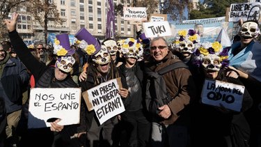 Una plaza repleta por la democracia y contra el terror de Milei