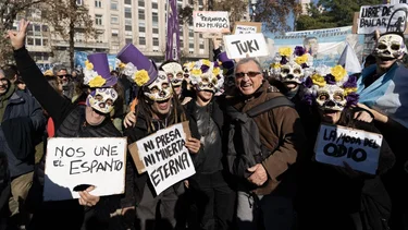 Una plaza repleta por la democracia y contra el terror de Milei