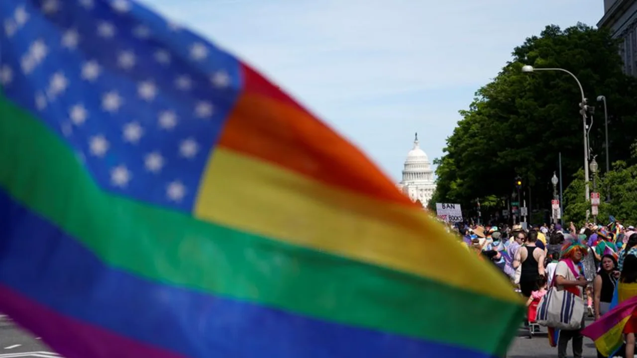 Estados Unidos pondrá fin a servicio de prevención de suicidios para jóvenes LGBT