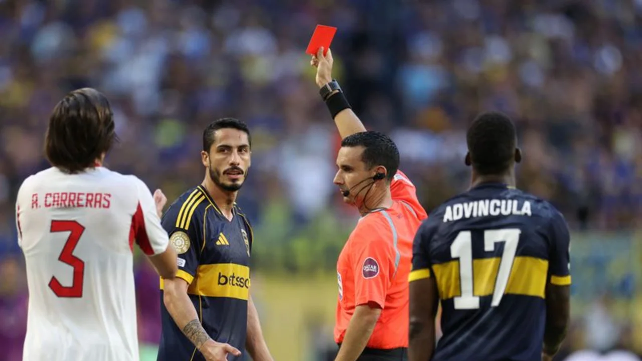 FIFA sanciona con cuatro fechas a futbolistas de Boca Juniors expulsados en debut Mundial de Clubes