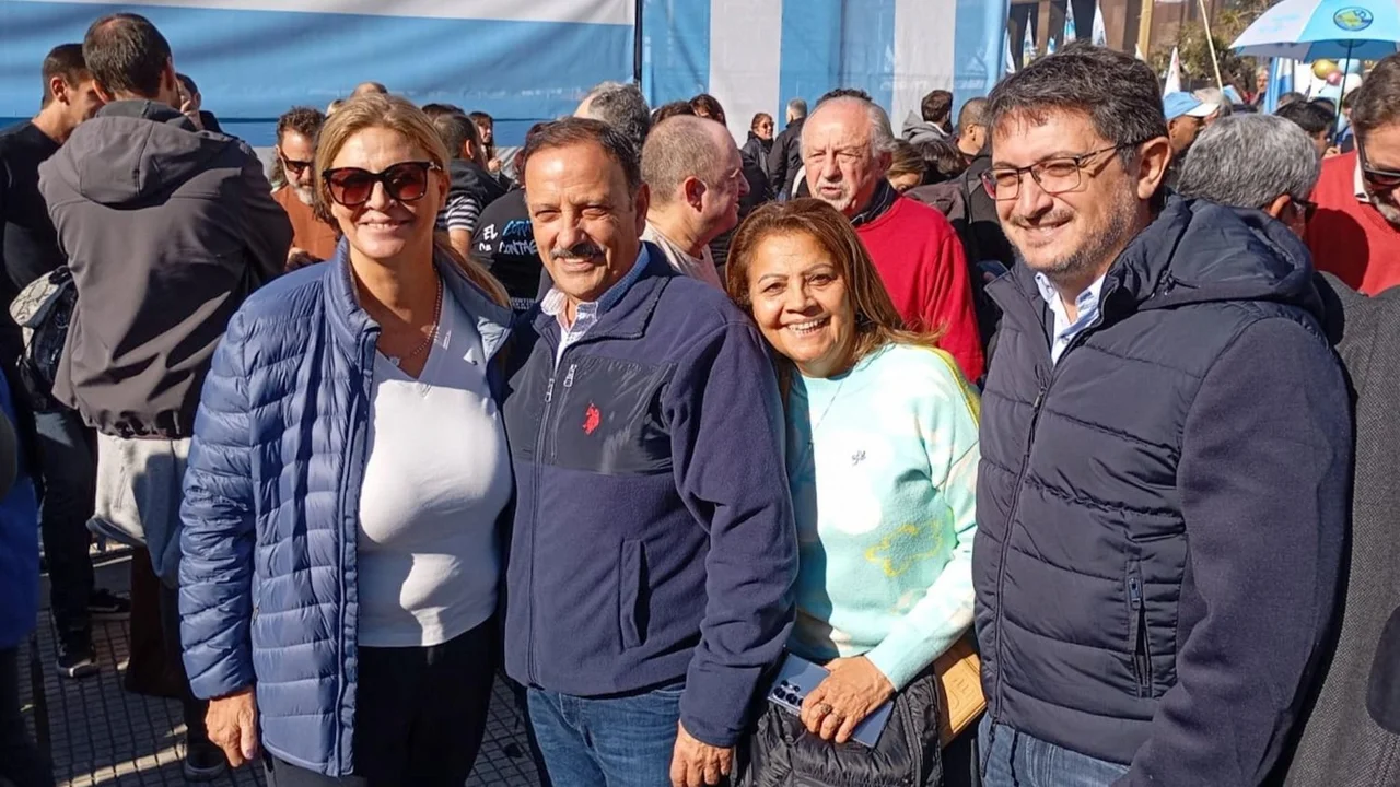En apoyo a CFK, Quintela participó de la marcha en Plaza de Mayo: “Nunca derrocarán un movimiento como el peronismo"