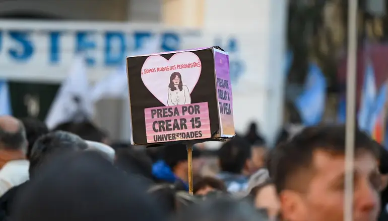 Las imágenes de una plaza histórica que dio su apoyo a Cristina Kirchner
