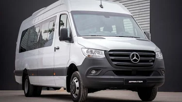 Mercedes-Benz pesificó y bajó el precio de la Sprinter