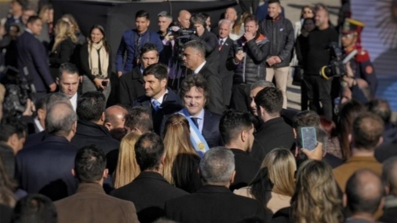 Milei deja colgado a Pullaro y no estará en Rosario para el Día de la Bandera: encabezará un acto en Palermo 