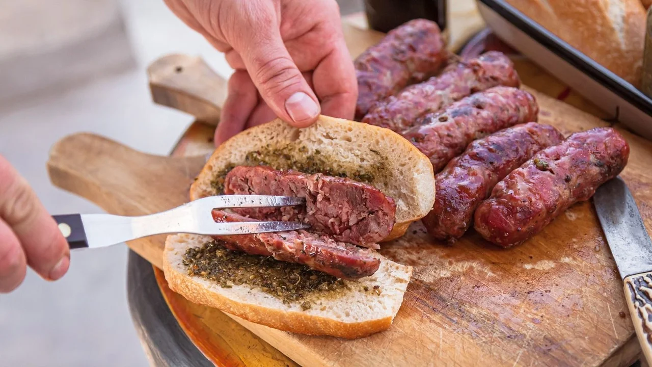 choripán, sándwich, salsa, salsa criolla, chimichurri