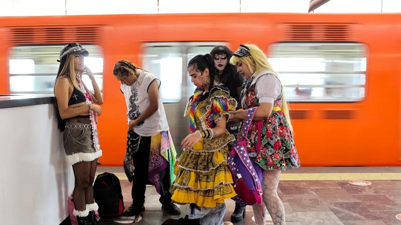 Diseñadora mexicana mezcla los estilos chicano y japonés de Harajuku