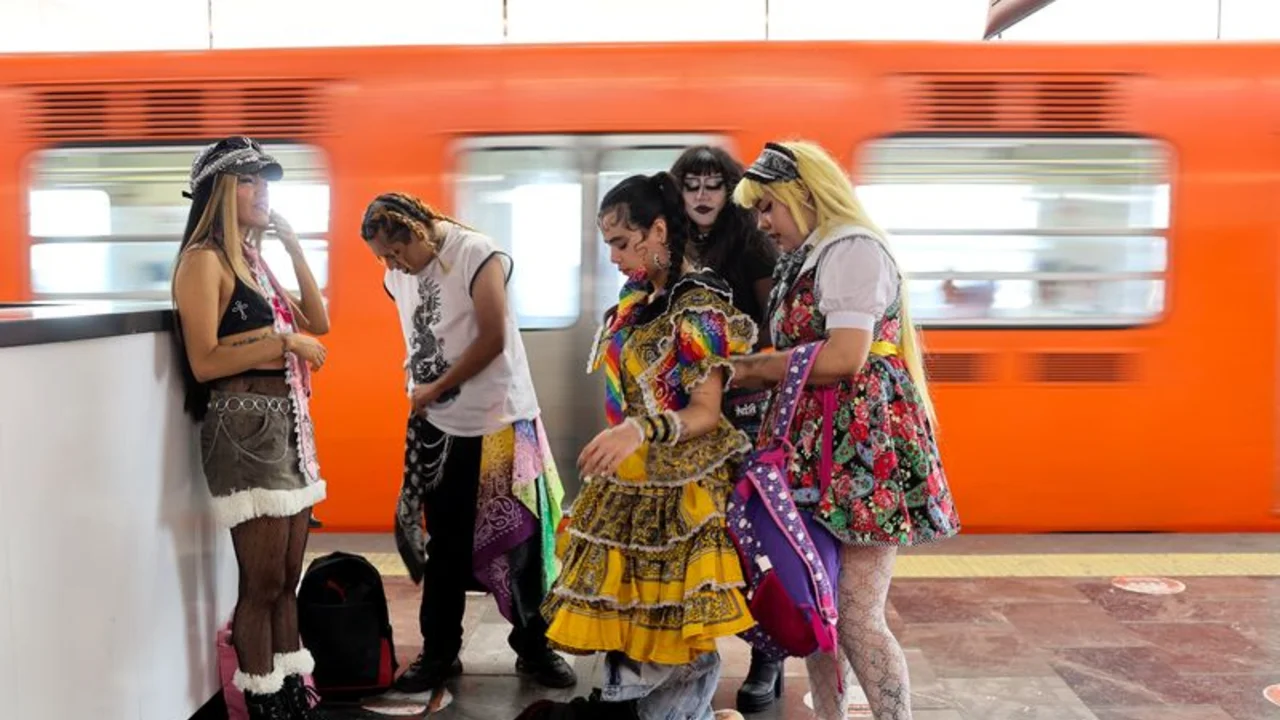 Diseñadora mexicana mezcla los estilos chicano y japonés de Harajuku