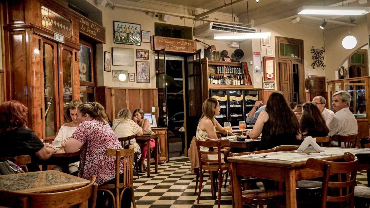 Reabre el histórico bar La Academia en CABA. Cuándo reabre el bar La Academia en CABA. Qué tiene de particular el bar La Academia en CABA.