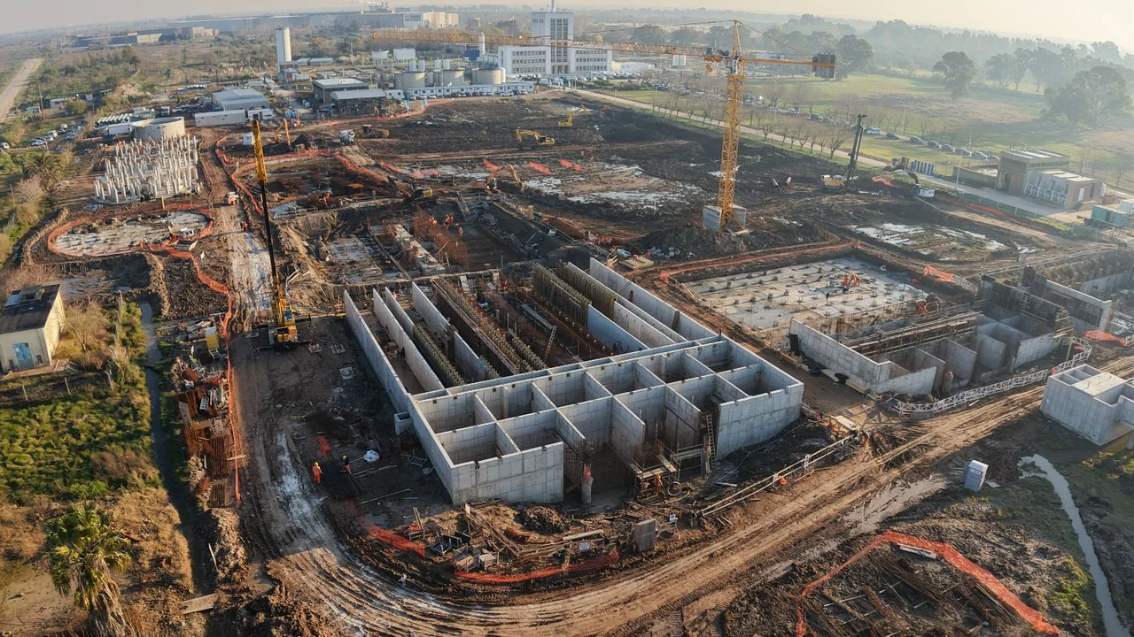 A través de una inversión de $147.605 millones, Kicillof supervisó los avances de la planta potabilizadora