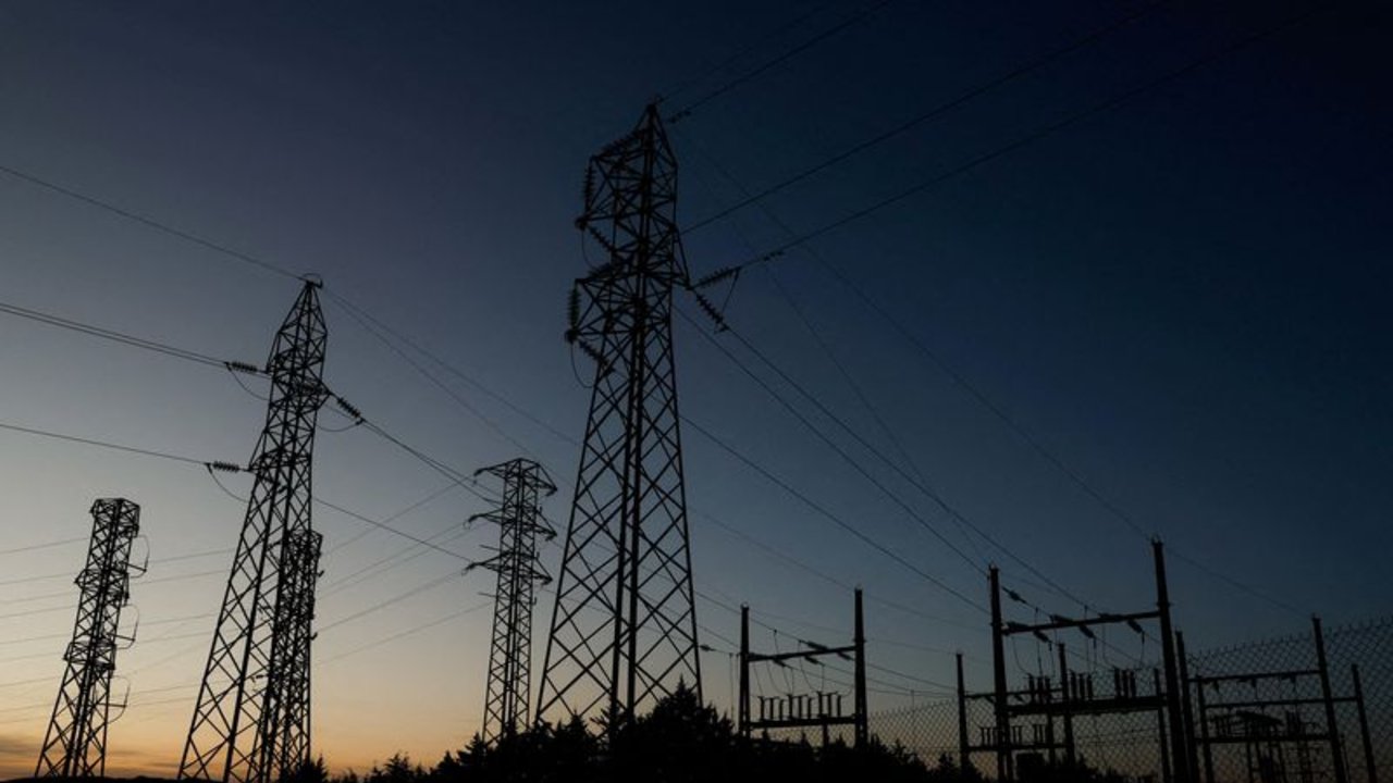 El regulador español actualiza las normas de control de la tensión de la red eléctrica