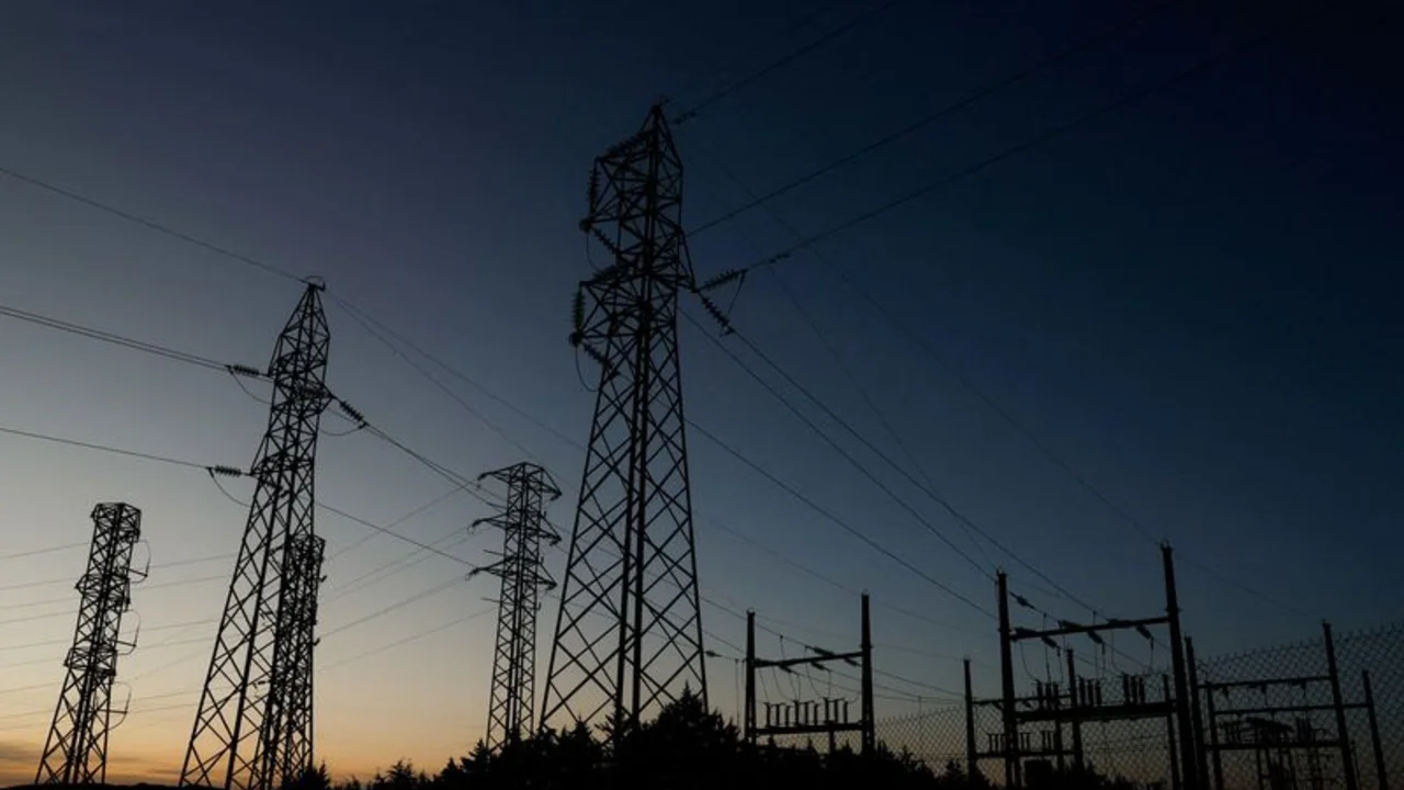El regulador español actualiza las normas de control de la tensión de la red eléctrica