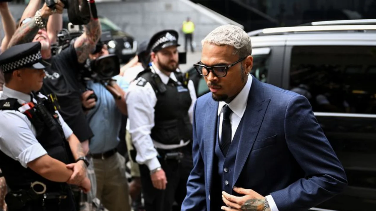 El cantante estadounidense Chris Brown se declara inocente de agresión