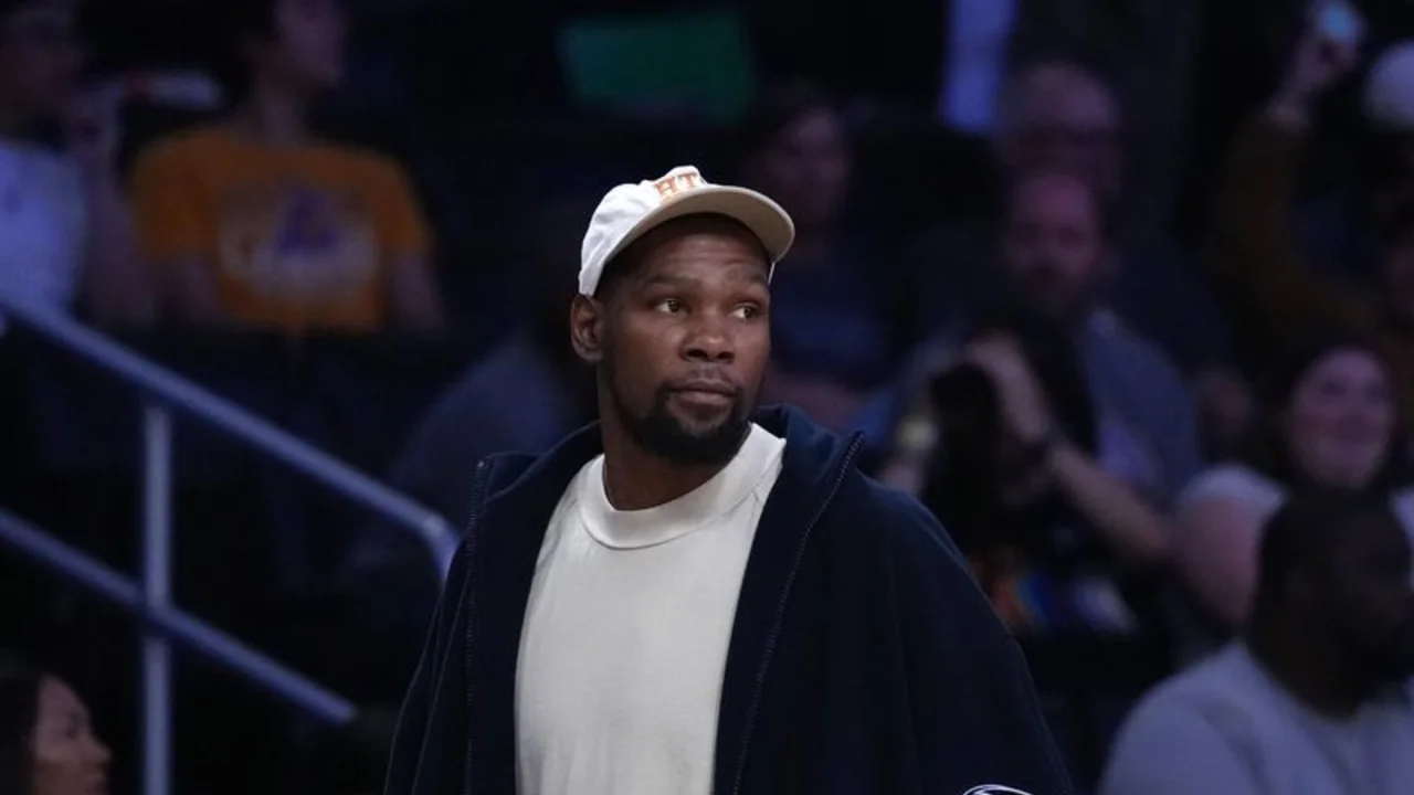 La estrella de la NBA Durant invierte en el PSG francés, que planea un futuro en el baloncesto