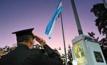 "La patria no se vende": Quintela encabezó el acto del Día de la Bandera | Día de la bandera