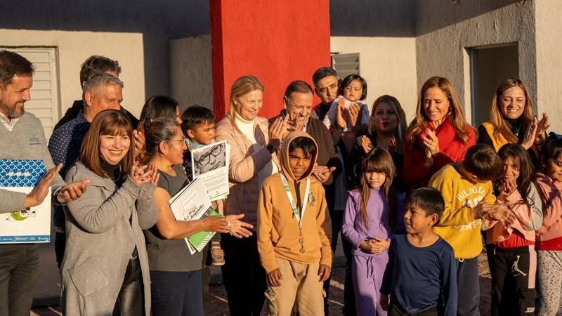Quintela entregó nuevas viviendas y reafirma a La Rioja como la provincia con más propietarios del país