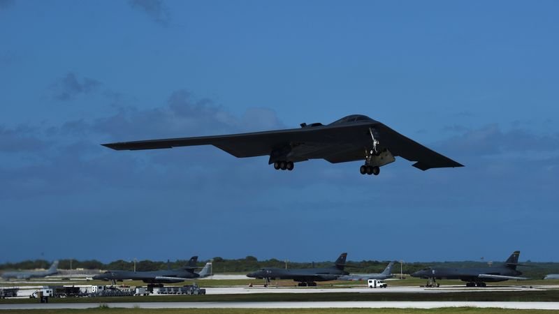 Bombarderos B-2 se trasladan a Guam en medio de tensiones en Oriente Medio, dicen funcionarios EEUU