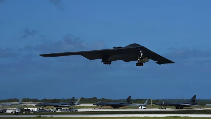 Bombarderos B-2 se trasladan a Guam en medio de tensiones en Oriente Medio, dicen funcionarios EEUU