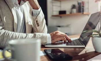 La reacción de un empleado luego de que le quiten el home office | Virales