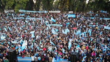 El peronismo apura su armado electoral al calor de las movilizaciones por Cristina