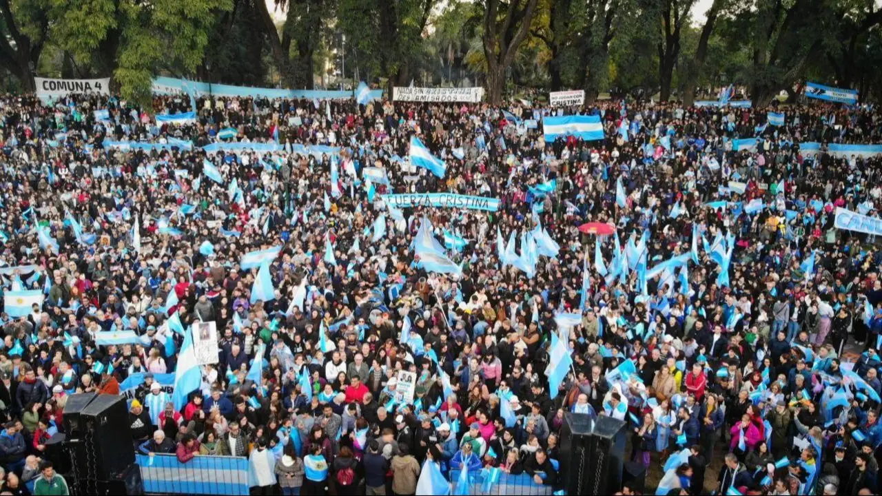 El peronismo apura su armado electoral al calor de las movilizaciones por Cristina