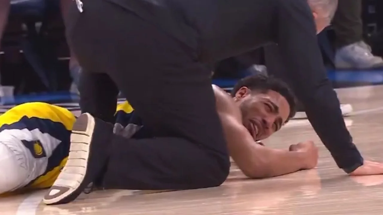 Conmoción en la NBA: Tyrese Haliburton, el mejor de Indiana Pacers sufrió una fuerte lesión en el Game 7