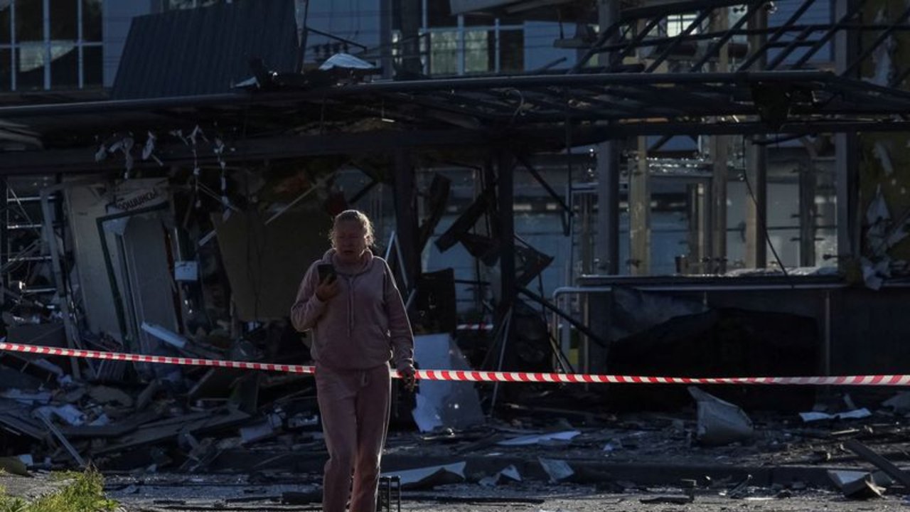 Ataques rusos en Kiev causan ocho muertos y decenas de heridos, según Ucrania