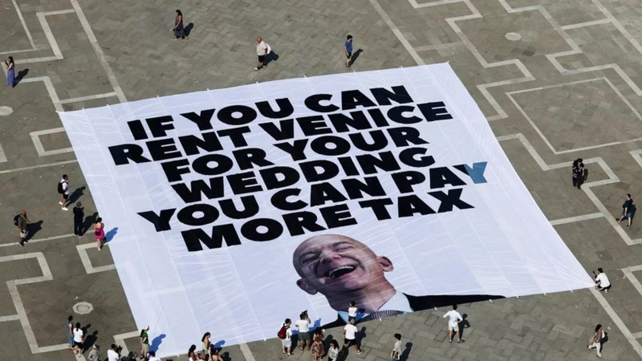 Greenpeace se suma a las protestas contra la boda de Bezos en Venecia