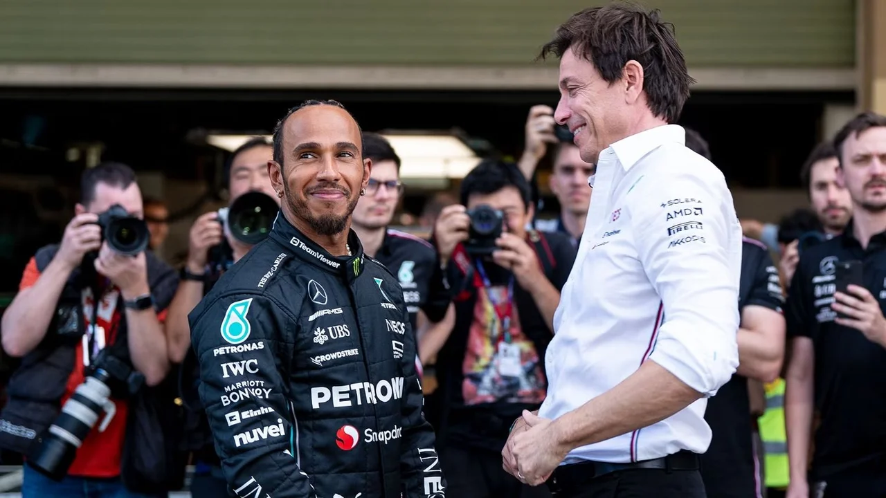 Lewis Hamilton y Toto Wolff.