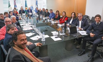 Gobernadores presionan a Milei: firmaron un proyecto para redistribuir fondos | Crisis económica