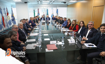 Acorraladas por Milei, las provincias también se endeudan en dólares | Deuda