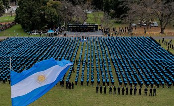Día de la Bandera: Kicillof le tomó jura a más de 2.700 futuros oficiales | Pba