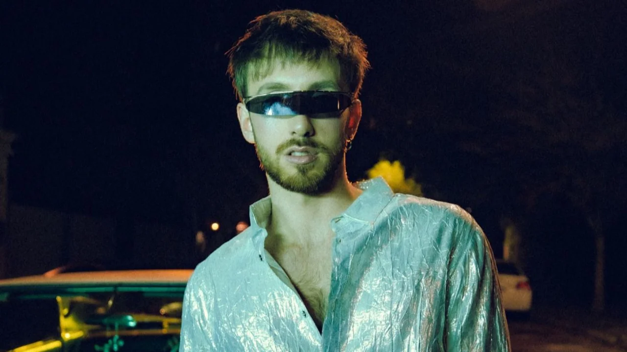 Iñaki Aldao estira los límites del pop con “Elástico”, su colorido y audaz álbum debut.