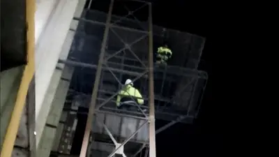 Un trabajador del puerto de Rosario amenazó con quitarse la vida tras ser despedido: "Hace 25 años" Un trabajador del puerto de Rosario amenazó con quitarse la vida tras ser despedido: "Hace 25 años"