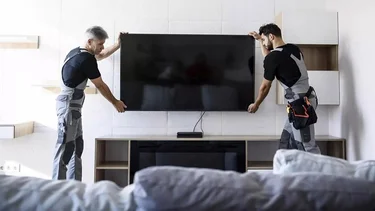 ¿Colgado o apoyado?: Cómo conviene instalar un televisor.