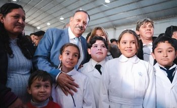 Lealtad a la bandera: el Gobernador tomó jura a estudiantes riojanos | Obra pública