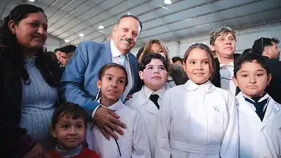 Lealtad a la Bandera: Ricardo Quintela tomó juramento a estudiantes riojanos e inauguró obras públicas Lealtad a la Bandera: Ricardo Quintela tomó juramento a estudiantes riojanos e inauguró obras públicas