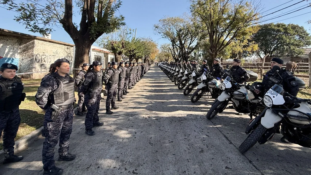 Con una inversión de $2.885 millones, Kicillof inauguró la Casa de la Provincia y reforzó la seguridad con más patrulleros 
