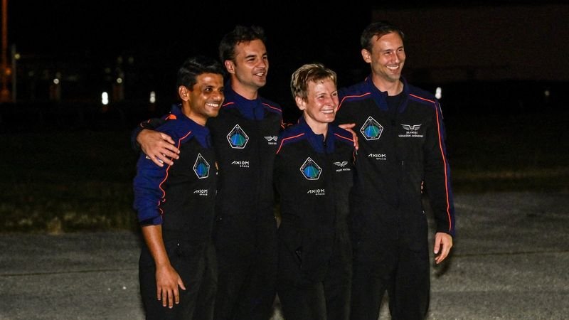 Astronautas de India, Polonia y Hungría parten en su primera misión a la estación espacial