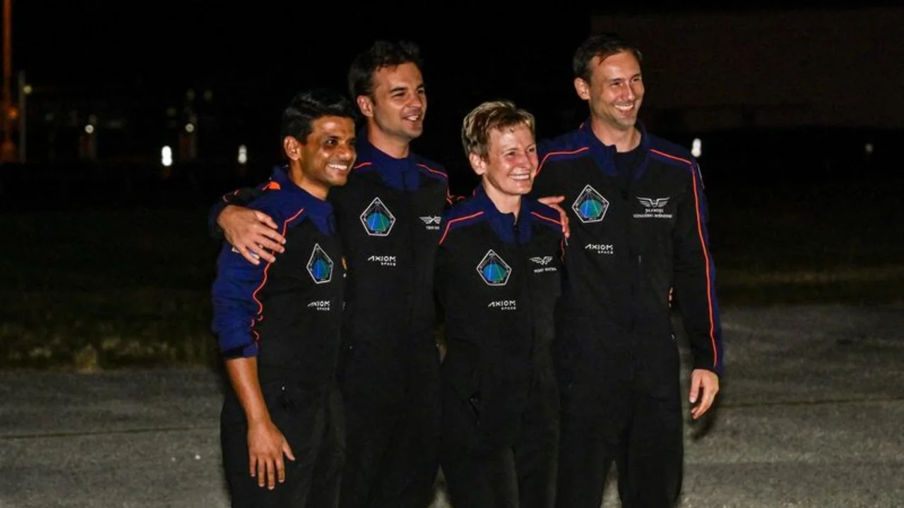 Astronautas de India, Polonia y Hungría parten en su primera misión a la estación espacial