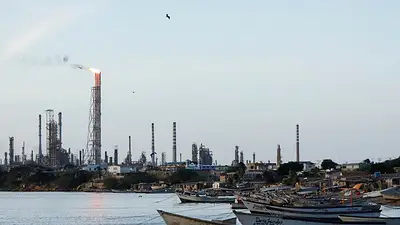 Segunda mayor refinería de Venezuela reinicia unidades tras falla eléctrica: fuentes Segunda mayor refinería de Venezuela reinicia unidades tras falla eléctrica: fuentes
