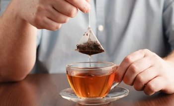 ¿Por qué se aconseja no aplastar los sacos de té y cómo afecta al sabor? | Té