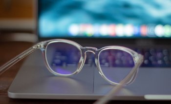 ¿Por qué se recomienda tener lentes con filtro azul? | Lentes