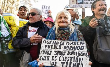Con Congreso vallado, marcharon el nuevo "frente multisectorial" y los jubilados | Jubilados