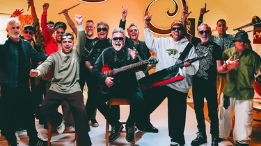 Los Pericos y La T y La M se unieron para presentar Sin Cadenas en la ex ESMA